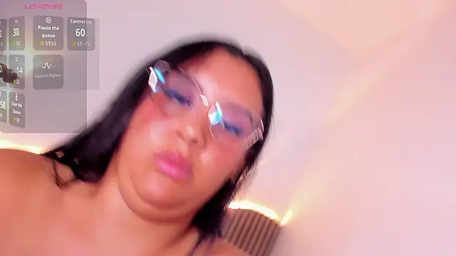 Chat +18 de Antonella18__ ao vivo