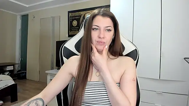 EmiLovsin Webbikameraesitys