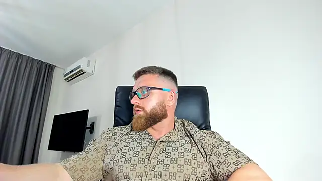 Pokazy przed kamerką – Findom_guy