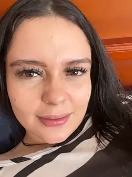 غرفة دردشة Selena_Roa المباشرة