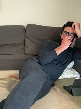 Michel_huge Chat XXX in diretta