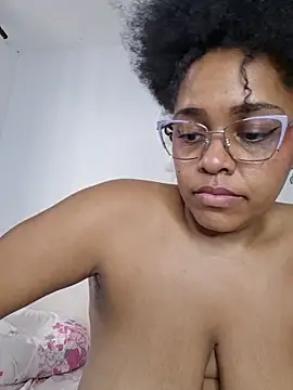 Онлайн чат XXX corinastonee