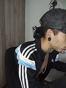 Chat XXX en directo de Tattoboy19cm