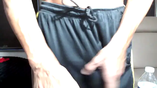 ThickD2C: διαδικτυακό σόου στην κάμερα