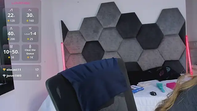 MikaelaStone Chat XXX in diretta
