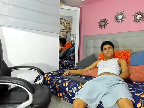 Xavier-Fox Live XXX-Chat