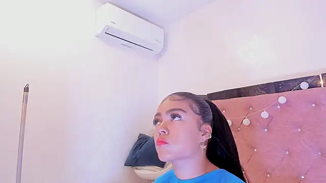 Alaia2's Webcam Show