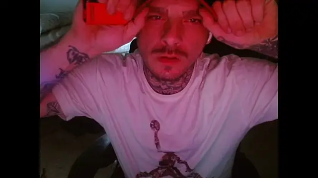 הופעת וובקאם של DADDY_KANE8---