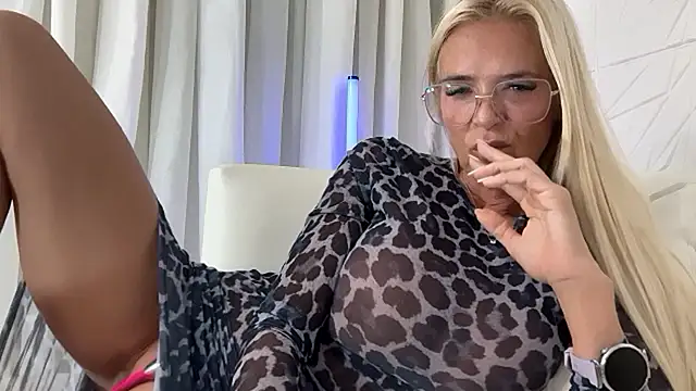 Reyna63's Live XXX Chat