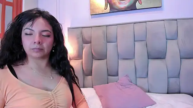 Chat XXX en directo de Valkiria-and-Dione