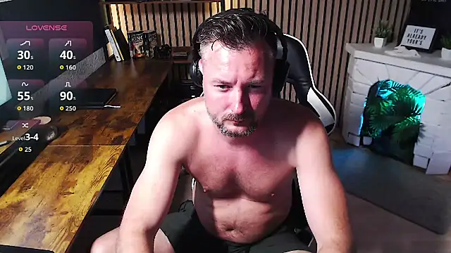Freeguy84 Show in webcam