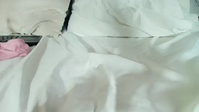 Real_virgin_PussyのライブXXXチャット