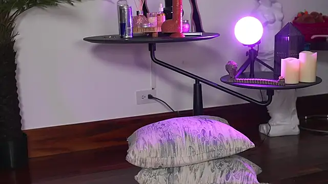 Katyerave Adlı Modelin Canlı XXX Sohbeti