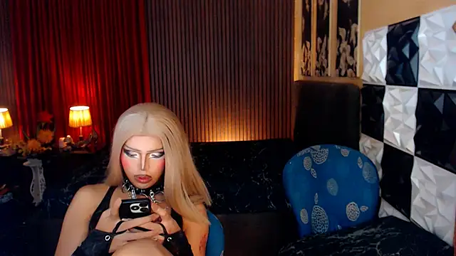 xFistingLadyBoyx's Webcam Show