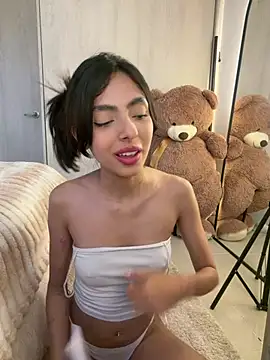 ZaraLuuv – Naživo XXX chat