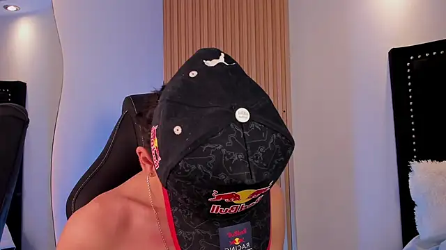 MateoMitchell 即時 XXX 聊天