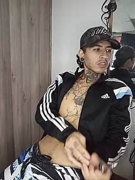 Show de Tattoboy19cm na webcam