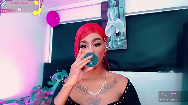 Kendall_hornyy Show in webcam