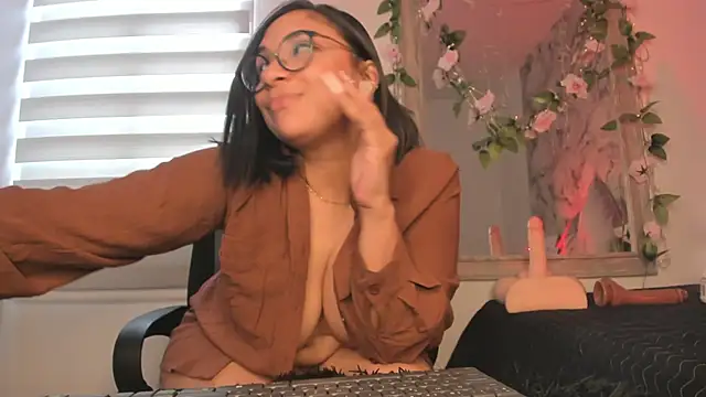 Chat +18 de Bella_desi_ ao vivo