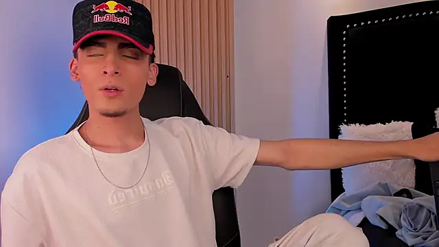 MateoMitchell Chat XXX in diretta