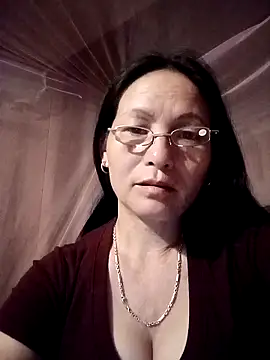 XXX chat uživo modela Cucci07