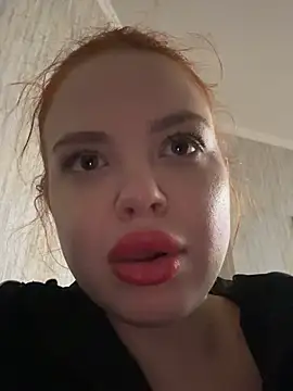 RedheadQueen_ XXX чат на живо