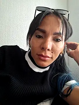 Doll_Loren Pertunjukan Webcam