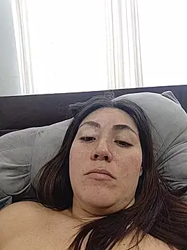 alma_rouge's Webcam Show