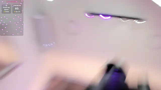 Živá chatovací místnost CarlaHilton