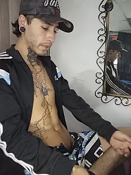 Tattoboy19cm 网络视讯表演