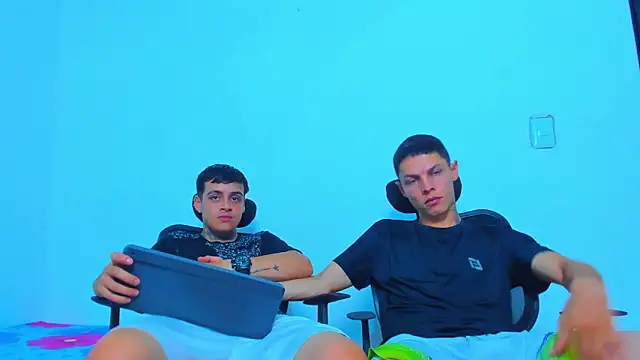 Thomas-Wil Adlı Modelin Canlı XXX Sohbeti