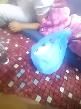 Pertunjukan Kamera Web Wuyttiiygu