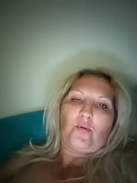 Divineblond Live XXX Chat