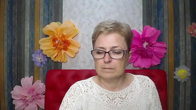 EmiliaGree Chat XXX live