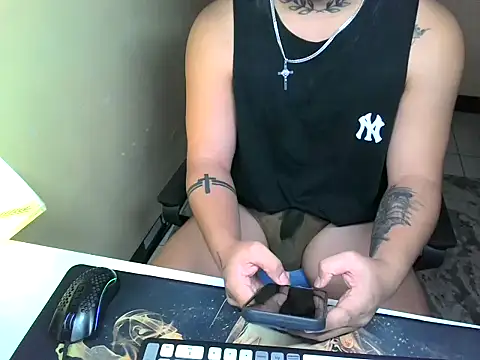 urhardfuckerAsiandaddy Webcam-Show