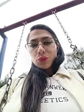 Mia_Love-3 在線直播表演