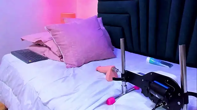 Czat XXX na żywo – VictoriaRouge_