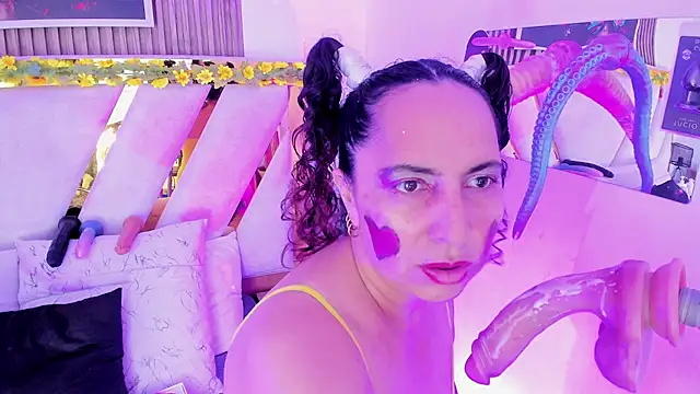 Luna_Naughty1's Live XXX Chat