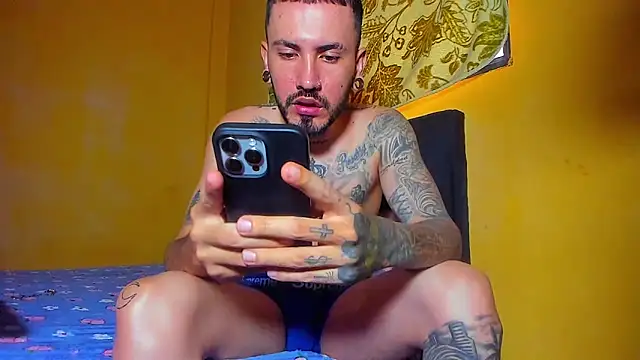 tattooedsmoker777 – Naživo XXX chat