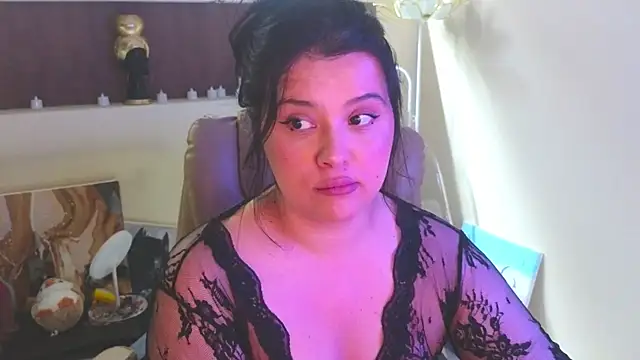 Malika_uAngel élő XXX-chatje