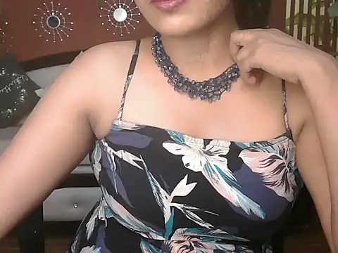 הופעת וובקאם של shaalu_sharma