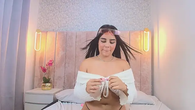 Chat +18 de Lyaa_606 ao vivo