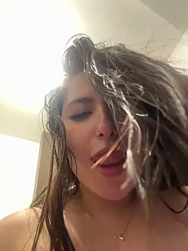 sukhakunis1's Webcam Show