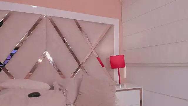 Isabella-Glow Chat XXX in diretta
