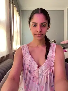 karlatiburcio: διαδικτυακό σόου στην κάμερα