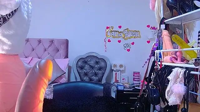 lanaqueen699 Adlı Modelin Canlı XXX Sohbeti