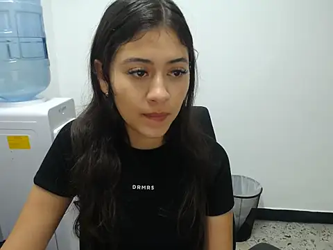 Alice-08 Adlı Modelin Canlı XXX Sohbeti