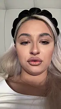 Kylie_One's Live XXX Chat