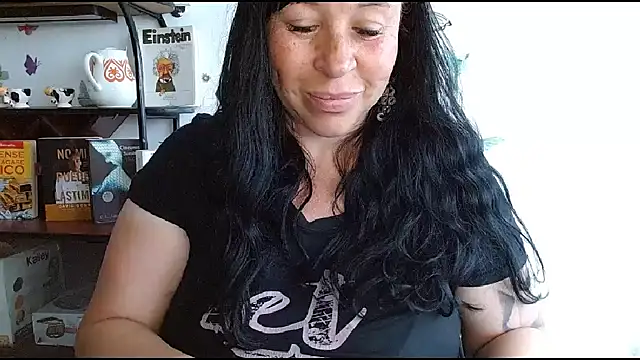 LauraMallioni's Live XXX Chat
