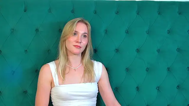 ElaraVoltage's Live XXX Chat